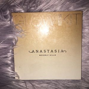 Anastasia Glow kit